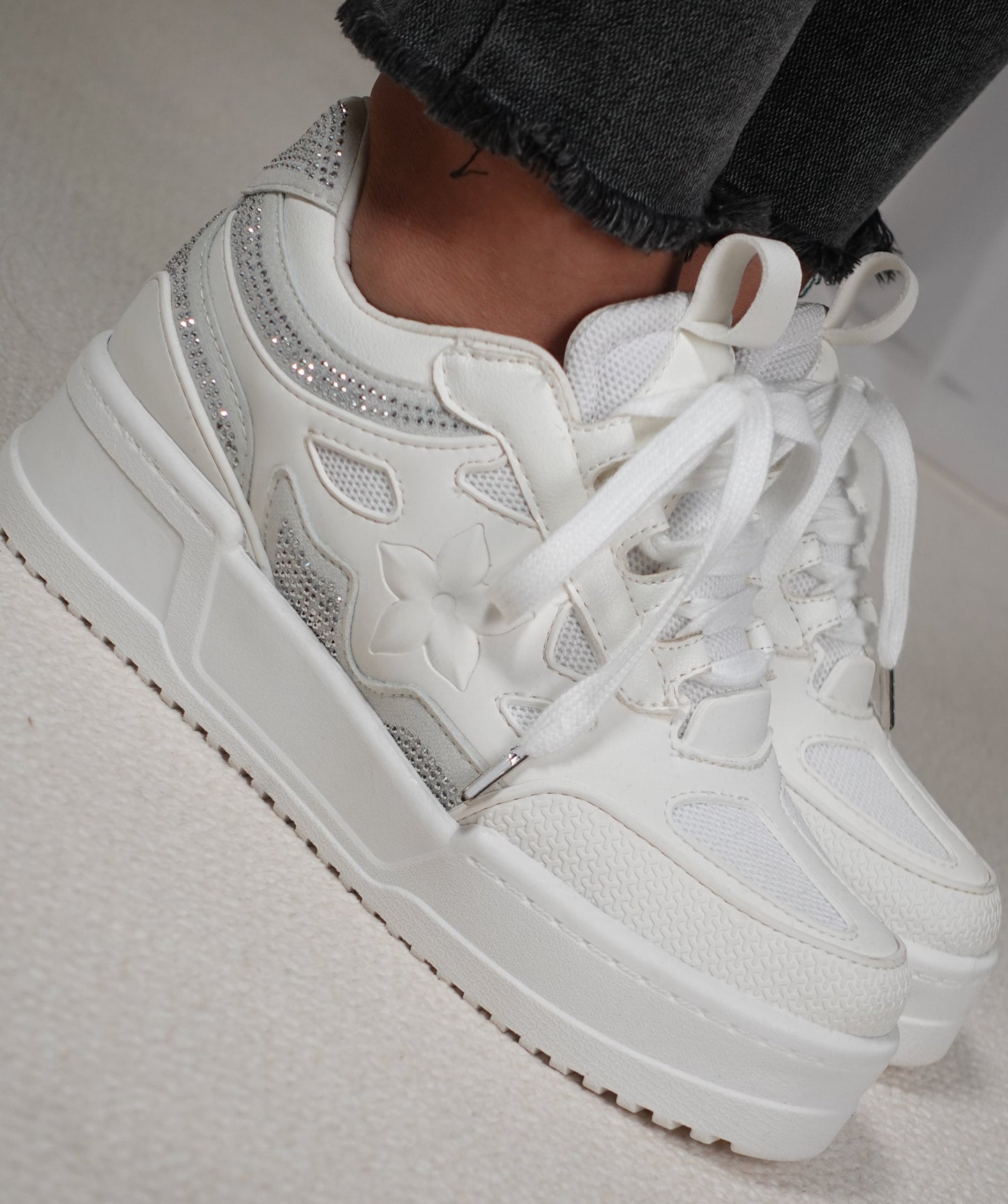 Tenis casuales con flor lateral y piedras brillantes AMAIA-2 Blanco