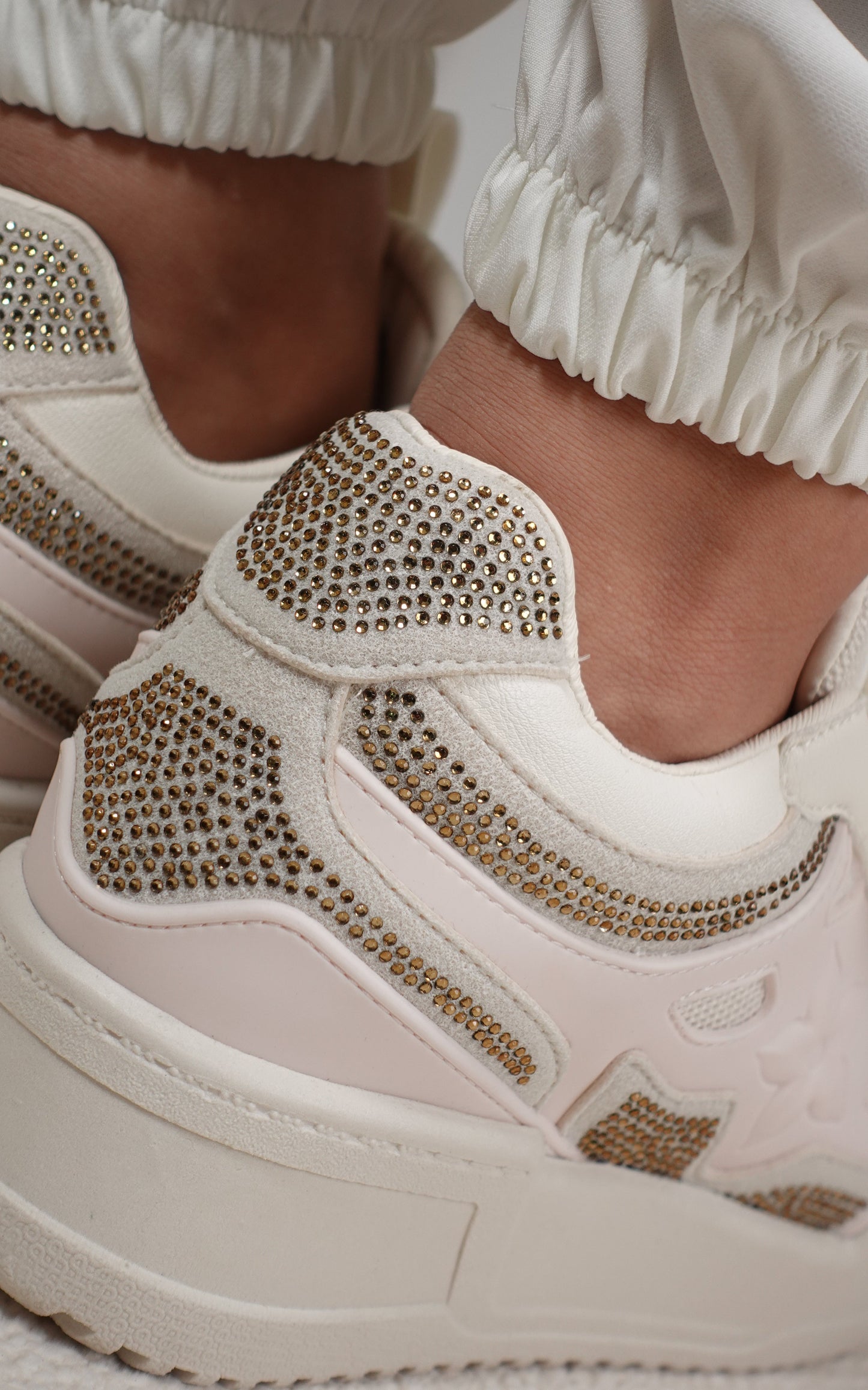 Tenis casuales con flor lateral y piedras brillantes AMAIA-2 Beige