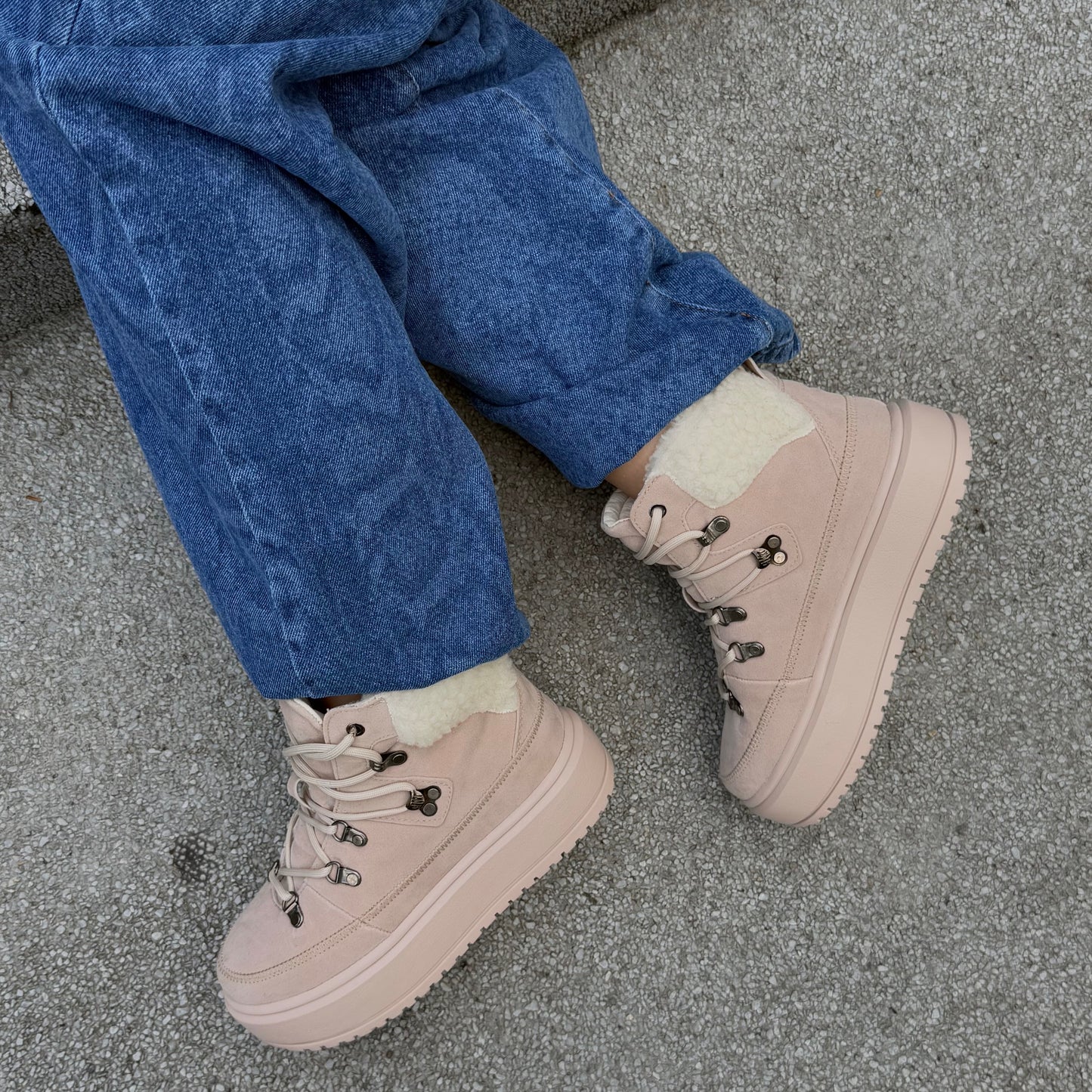 Botines De Mujer CalzAristy COVENTRY Beige– Estilo Outdoor con Calidez Sofisticada