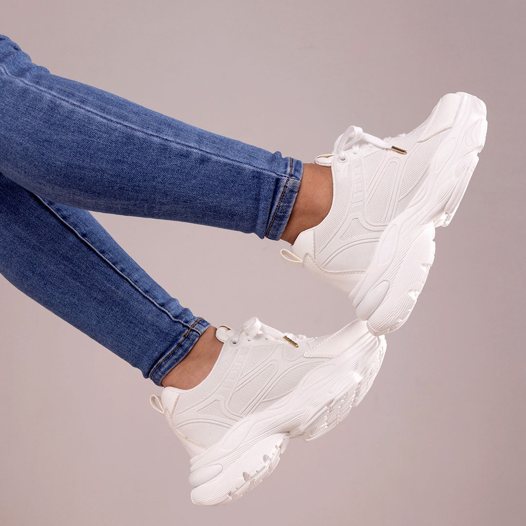 Zapatos De Mujer CalzAristy NÁCAR Blanco – Energía Deportiva, Estilo Impecable