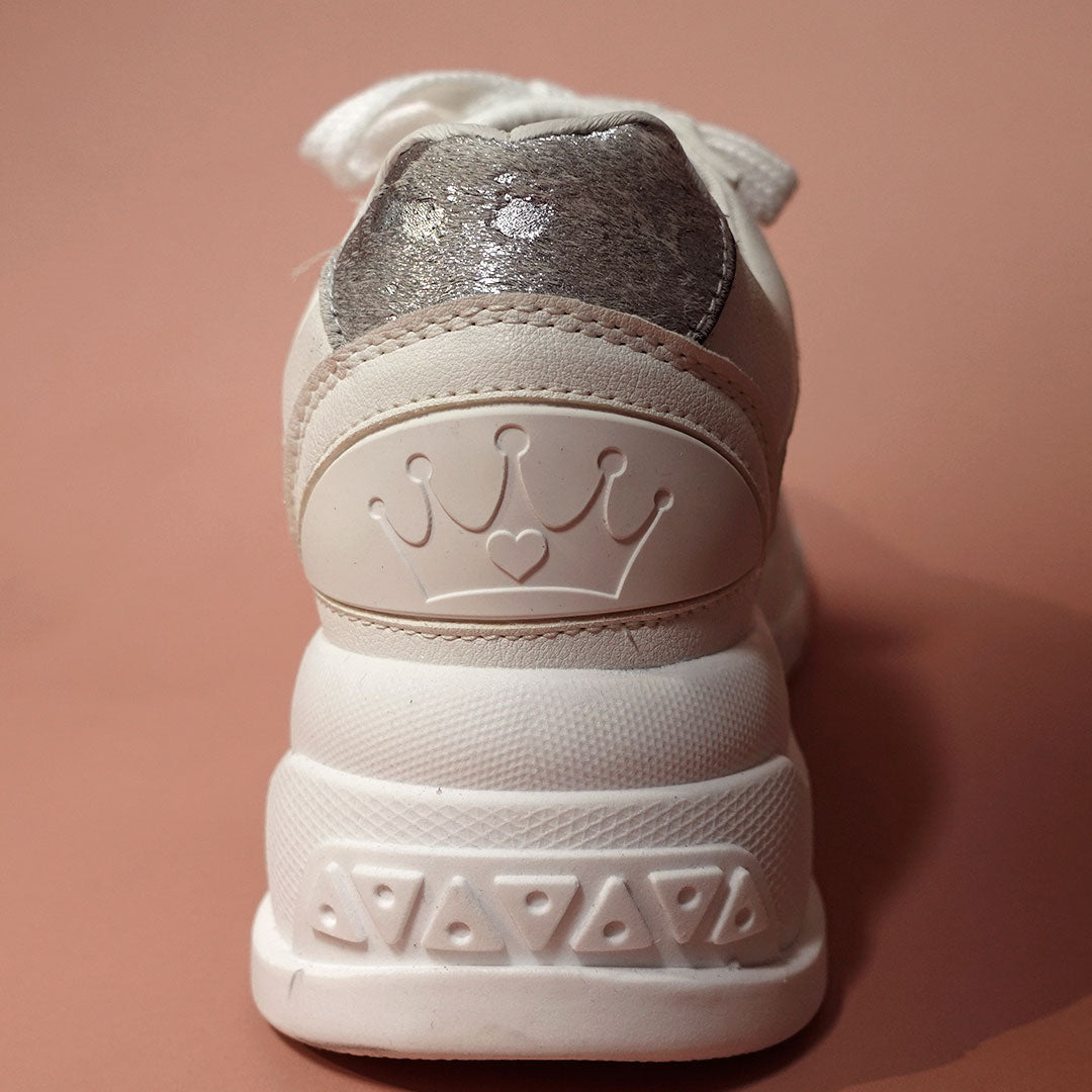 Zapatos De Mujer CalzAristy NILA Blanco – Elegancia Casual con Brillo Propio