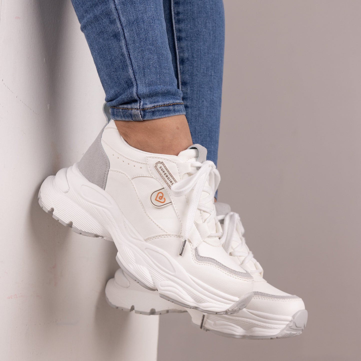 Tenis Blancos para Mujer ORIANA – CalzAristy | Comodidad y Estilo Urbano