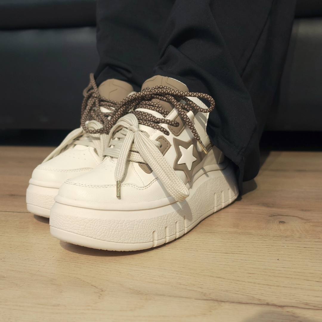 Zapatos De Mujer CalzAristy VIVIAN Beige – Neutralidad con Poder, Elegancia que Pisa Fuerte