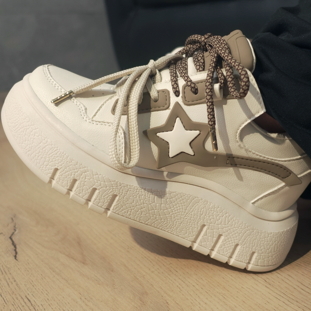 Zapatos De Mujer CalzAristy VIVIAN Beige – Neutralidad con Poder, Elegancia que Pisa Fuerte