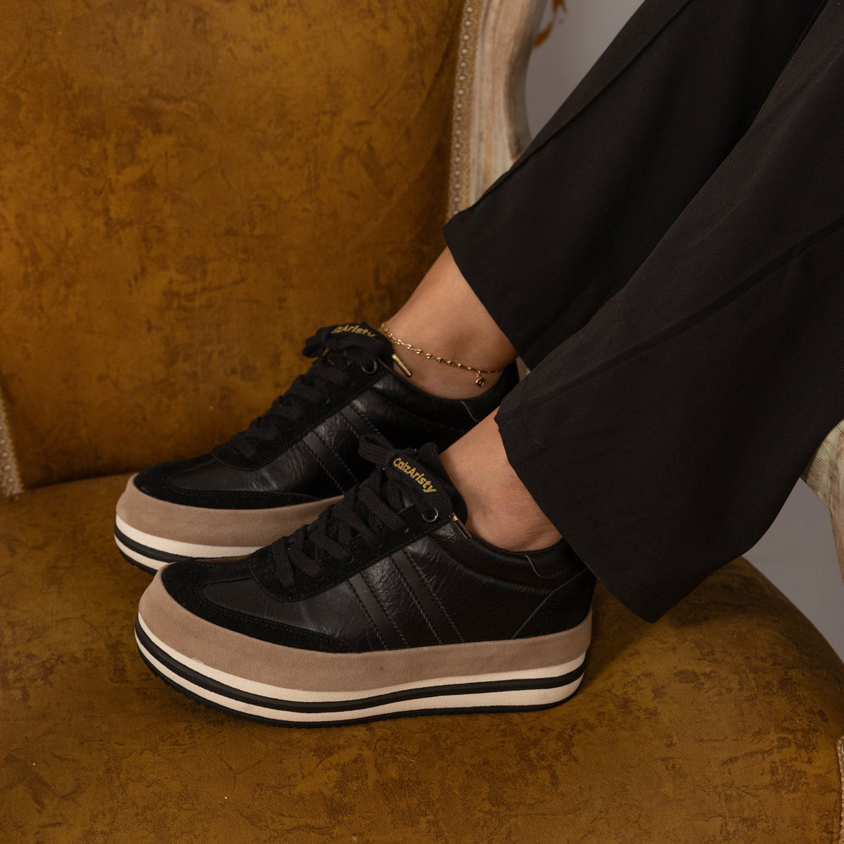 Penelope – tenis negro Retro con Franjas blancas y Plataforma Alta✨