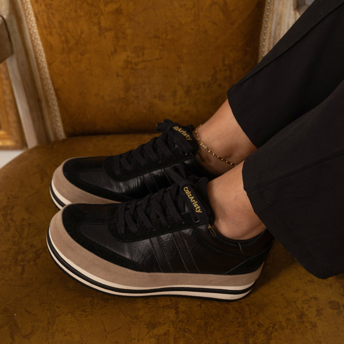 Penelope – tenis negro Retro con Franjas blancas y Plataforma Alta✨