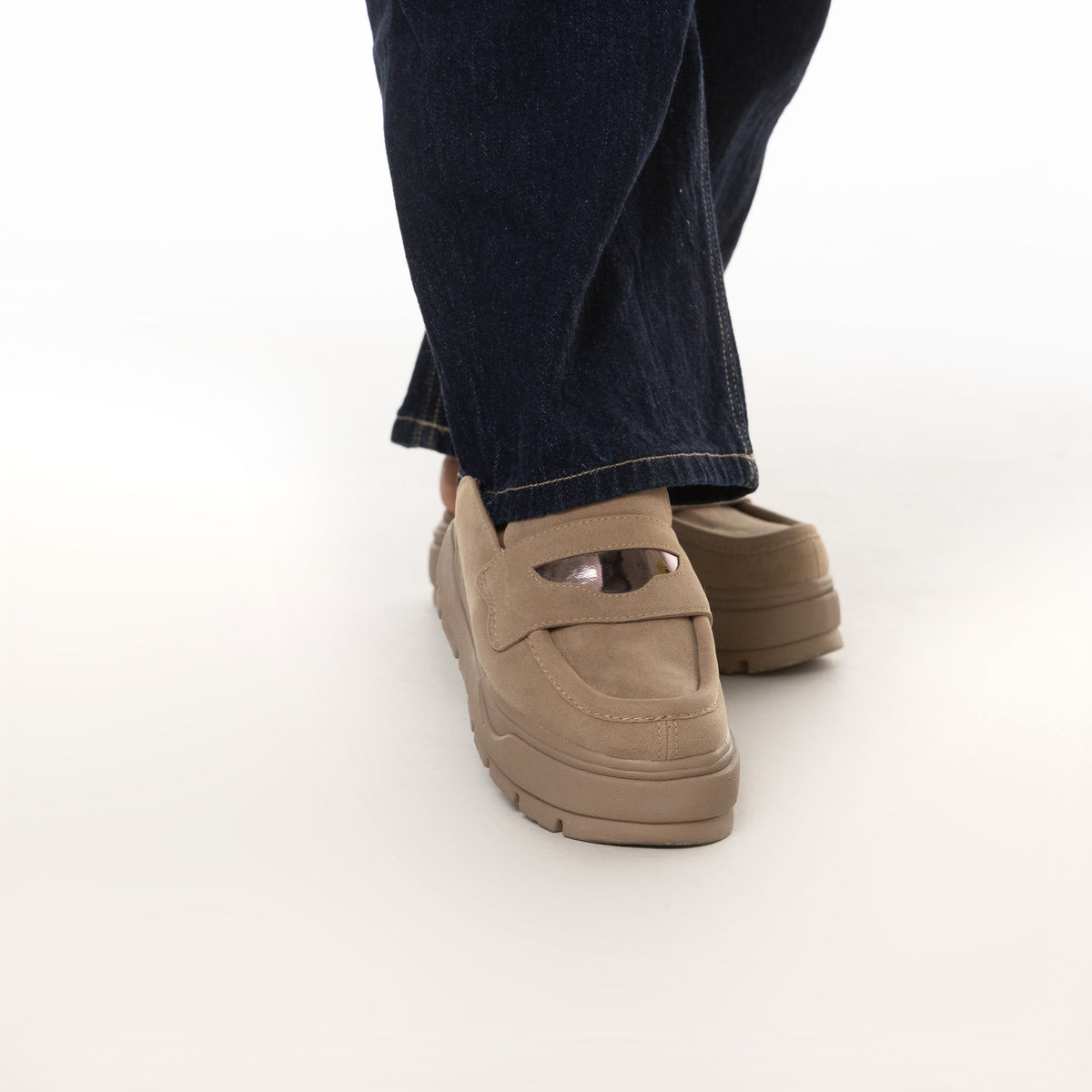 Luciana – suecos camel con Plataforma Chunky y Detalle dorado