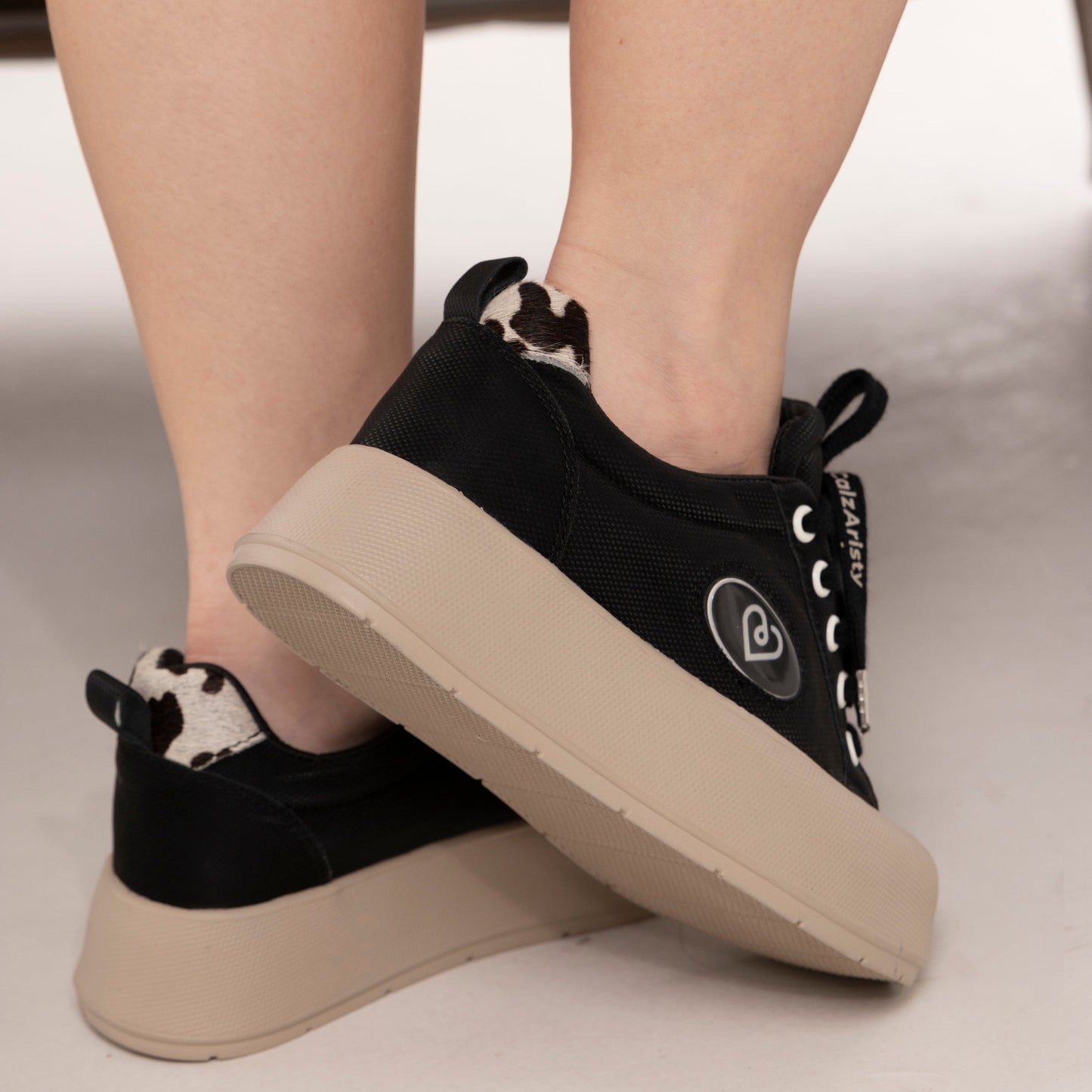 Tenis plataforma SOLEI en color negro para mujer – Calzaristy