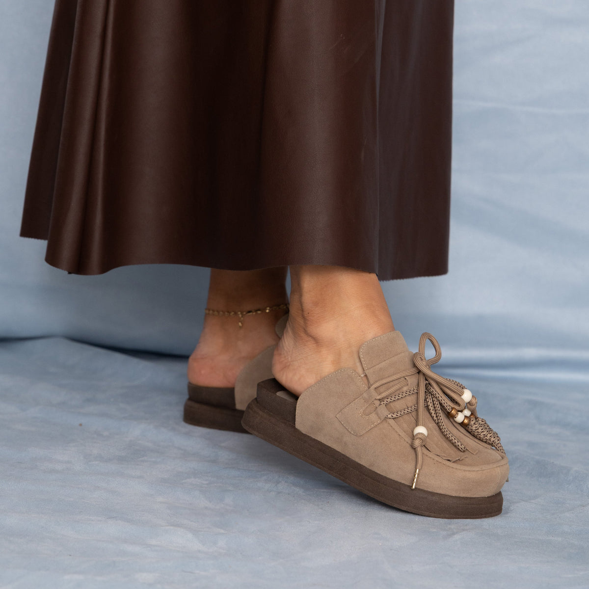 Helena – suecos Camel con Flecos y Cordón trenzado