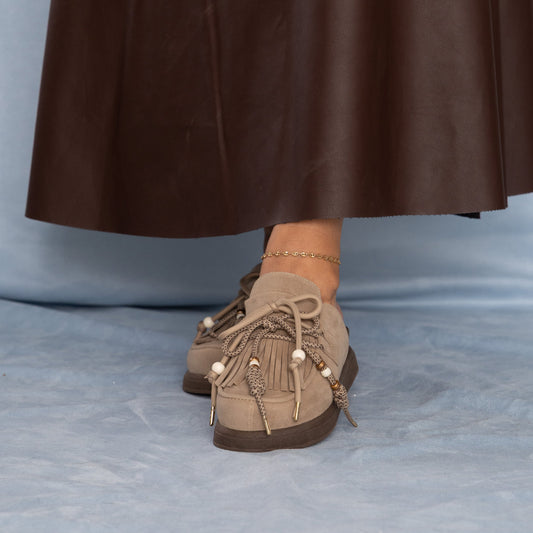 Helena – suecos Camel con Flecos y Cordón trenzado