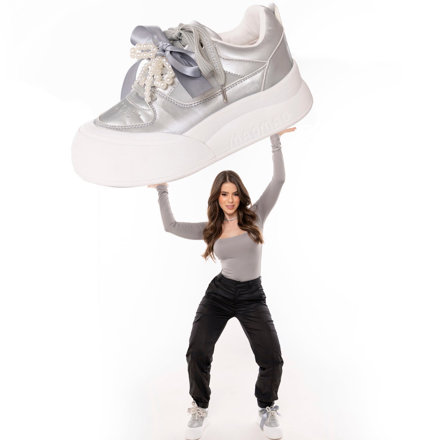Zapatillas Plataforma Plateadas MELI con Perlas y Lazo – Estilo Elegante y Urbano | Calzaristy