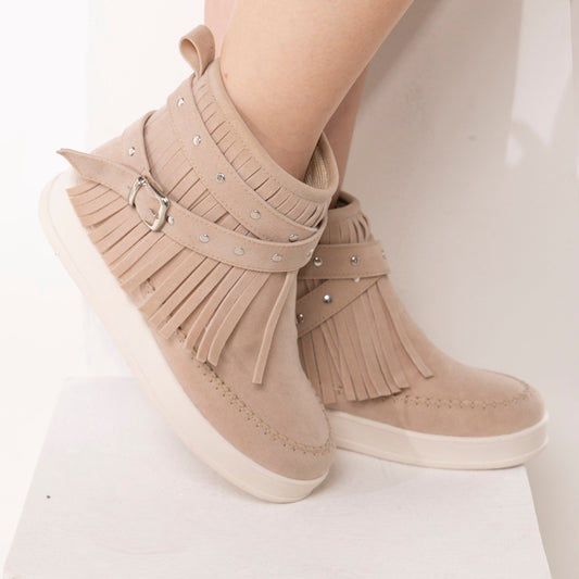 Botines ALICIA con flecos en gamuza arena para mujer – Calzaristy