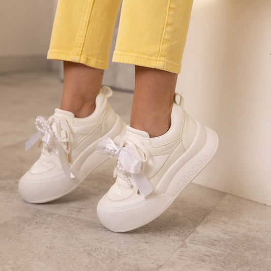 Zapatillas Plataforma Blancas MELI con Perlas y Lazo – Estilo Elegante y Urbano | Calzaristy