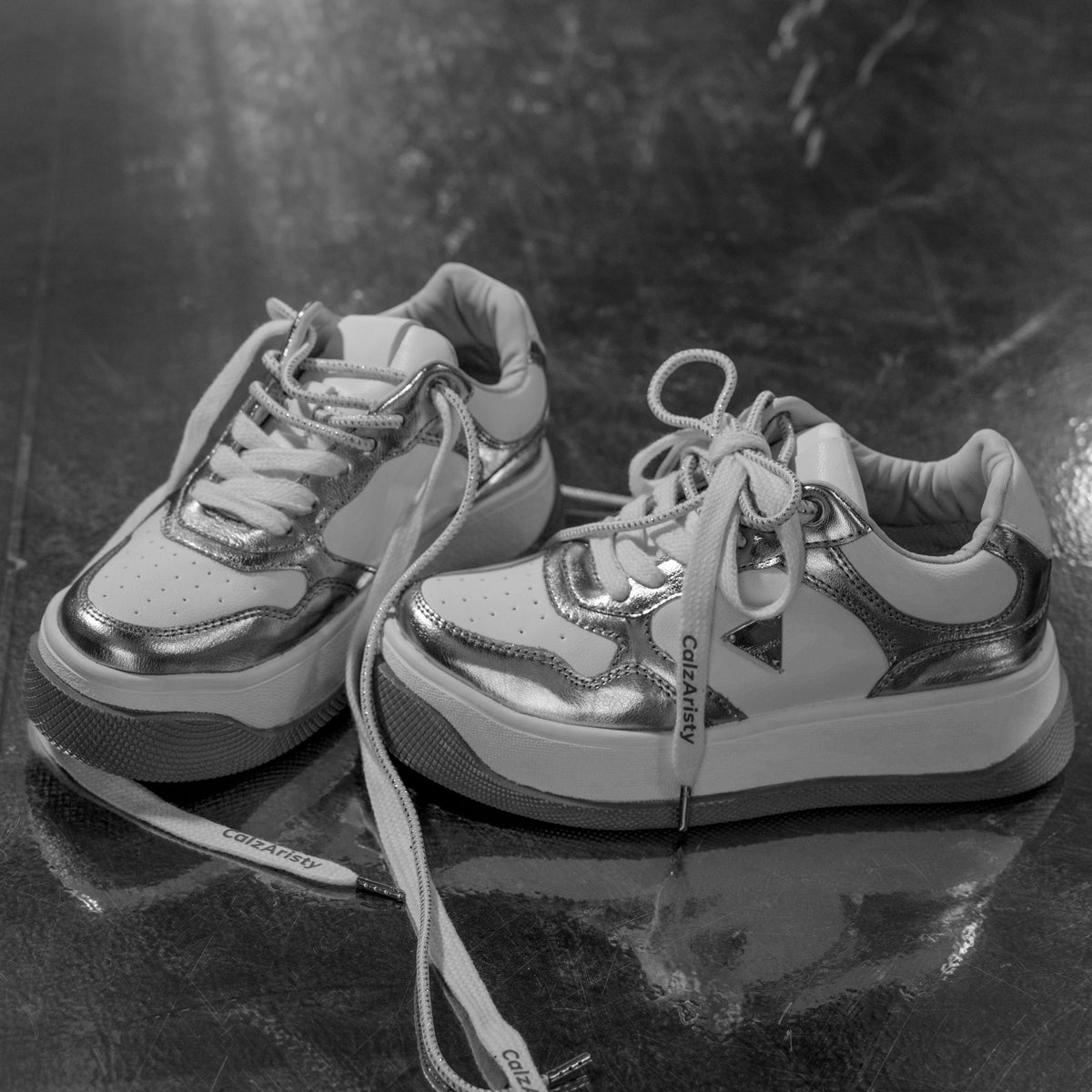 Alessia – tenis Chunky Blanco y dorado con Detalle Dorado