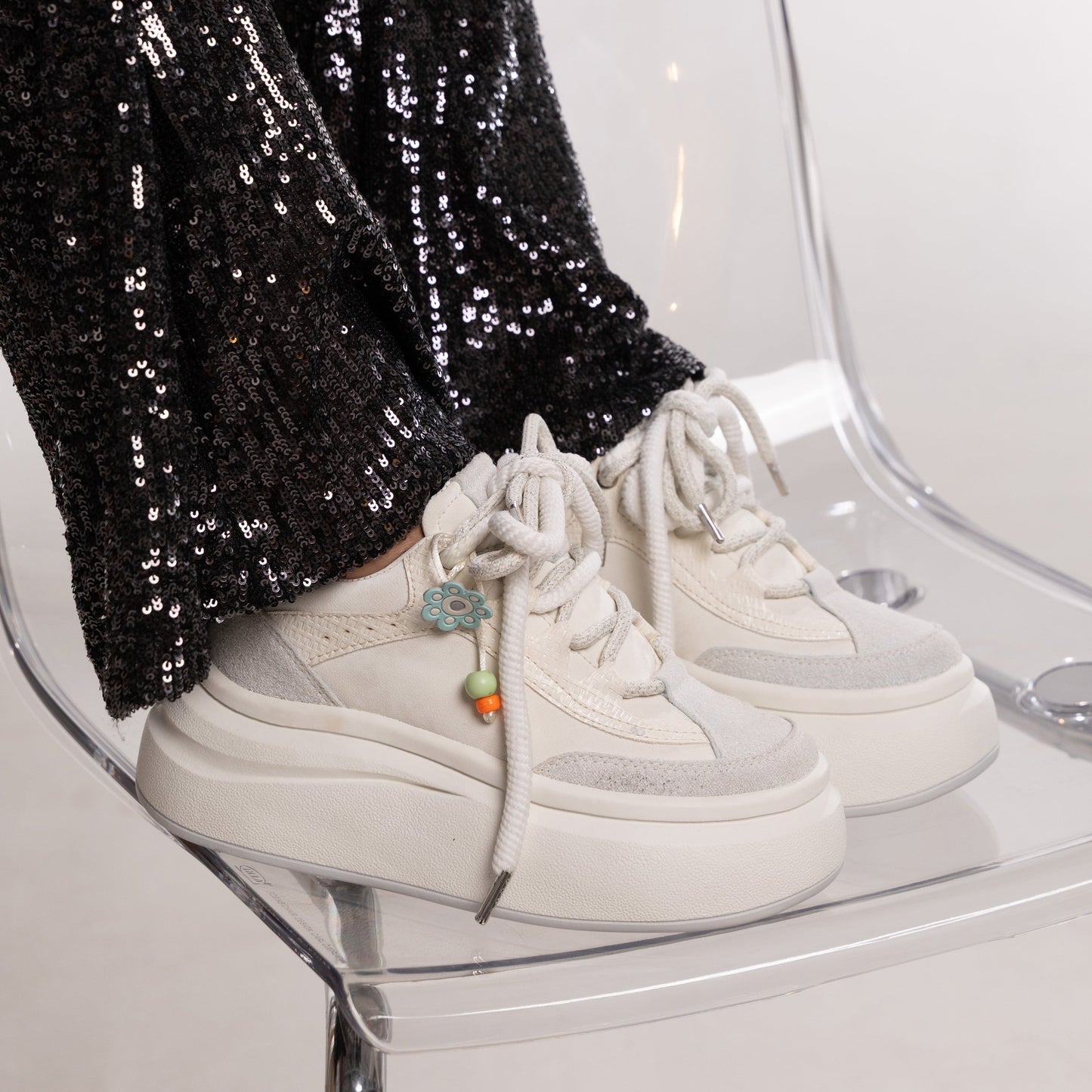Tenis CLEO en carnaza blanco con plataforma – Estilo urbano y máxima comodidad | CalzAristy