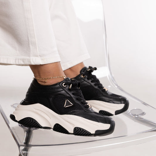 Rebecca – Sneaker Chunky Negro con Detalle Dorado