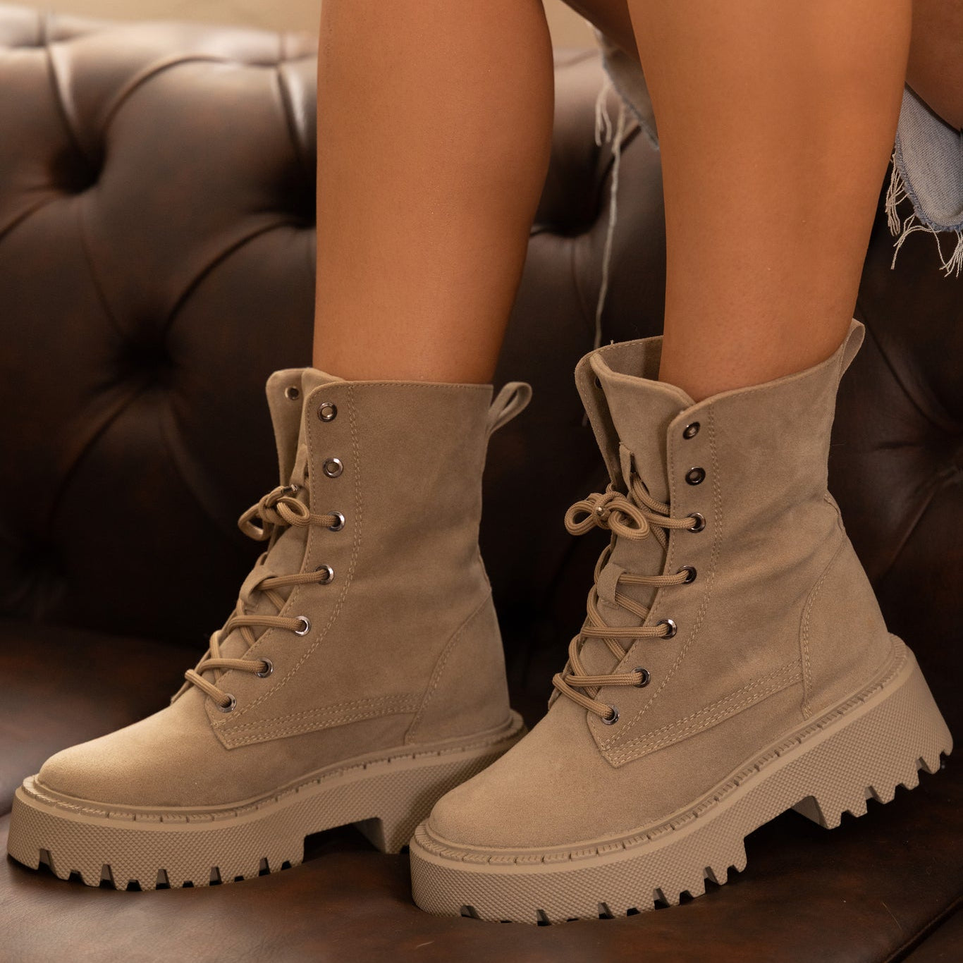 Botas KARLA en carnaza camel con suela chunky – Estilo combat con máxima comodidad | CalzAristy