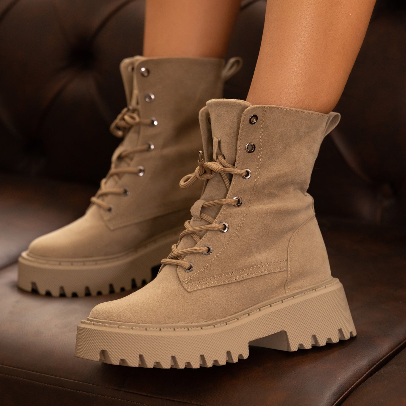 Botas KARLA en carnaza camel con suela chunky – Estilo combat con máxima comodidad | CalzAristy