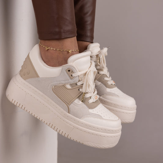 Tenis casuales con apliques en caucho y pequeños taches MAITÉ Beige