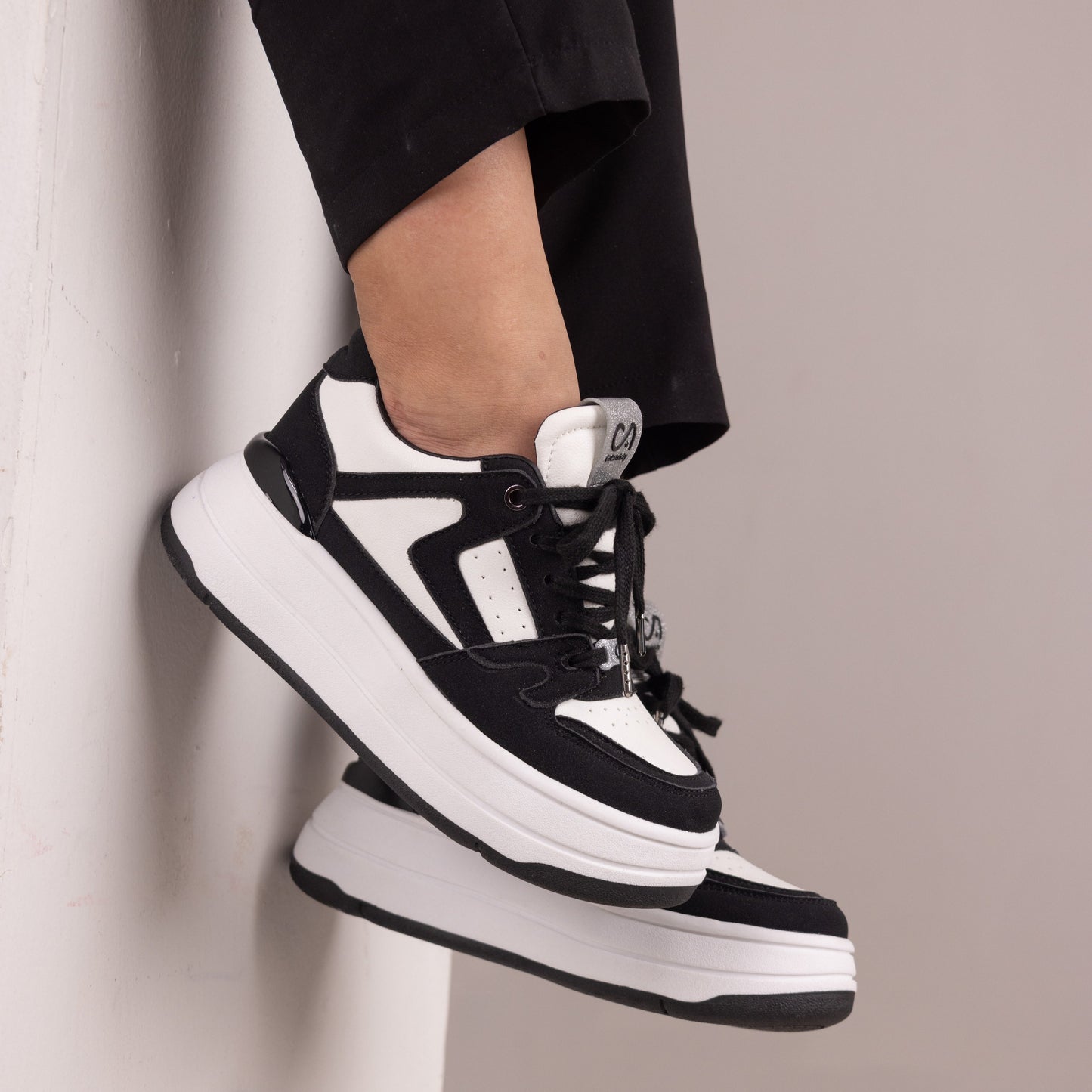 Zapatos De Mujer CalzAristy ABBI Blanco Negro - Estilo Moderno