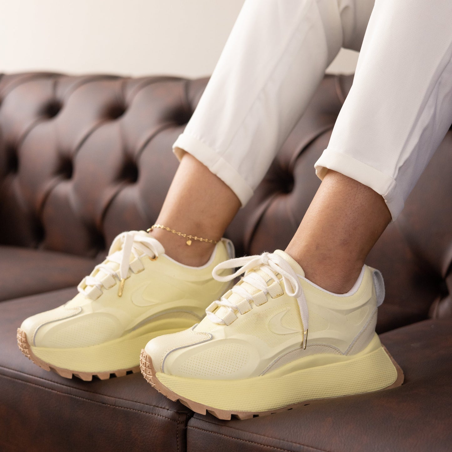 Zapatos De Mujer CalzAristy EMMA Amarrillo  – Atrevimiento y Estilo Deportivo