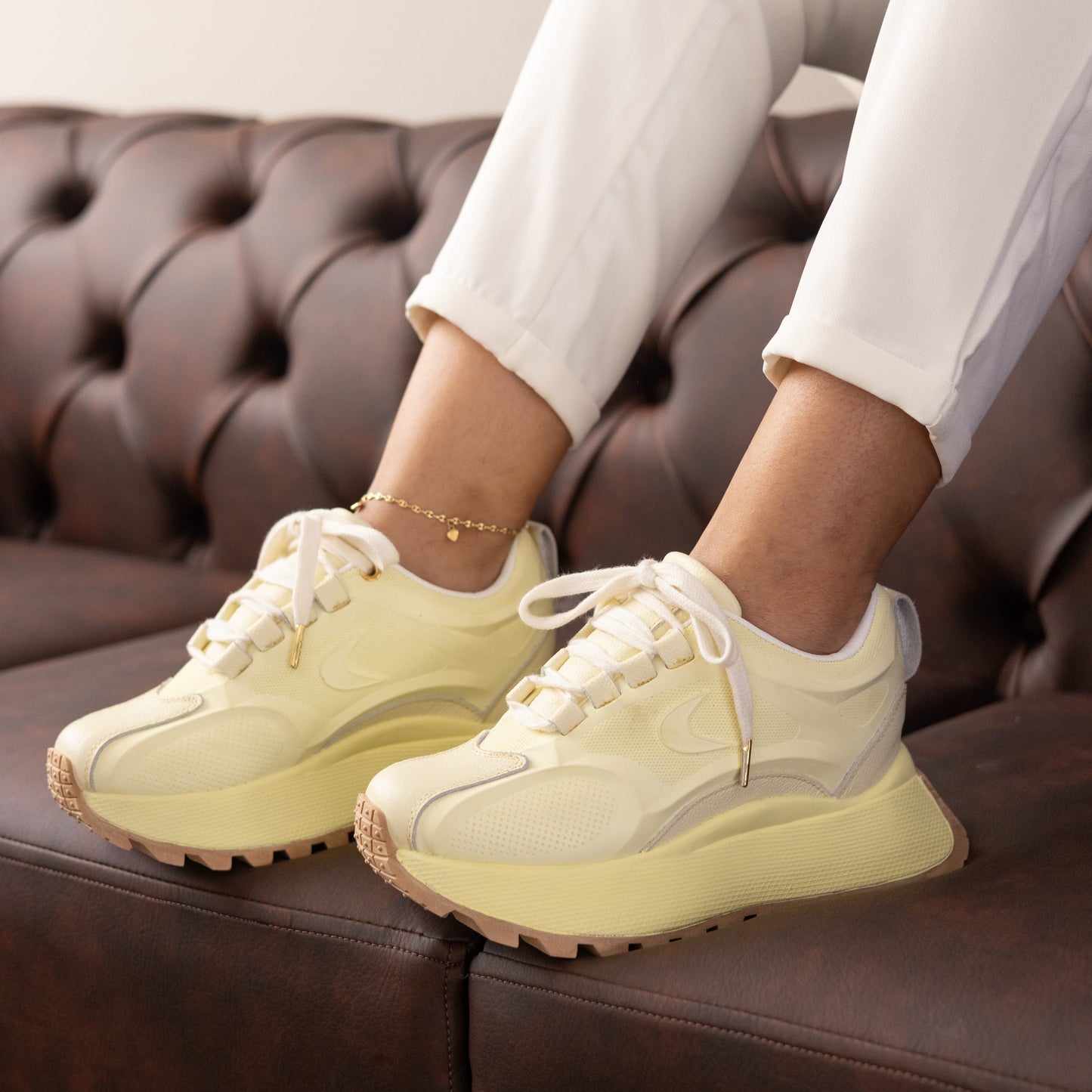 Zapatos De Mujer CalzAristy EMMA Amarrillo  – Atrevimiento y Estilo Deportivo