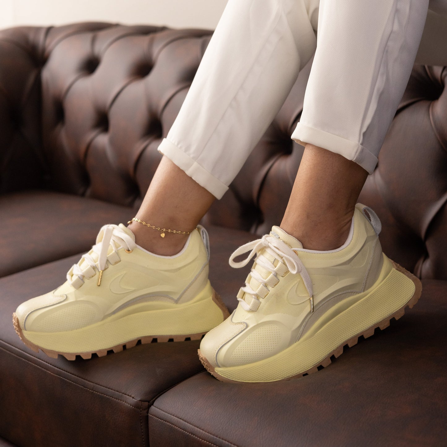 Zapatos De Mujer CalzAristy EMMA Amarrillo  – Atrevimiento y Estilo Deportivo