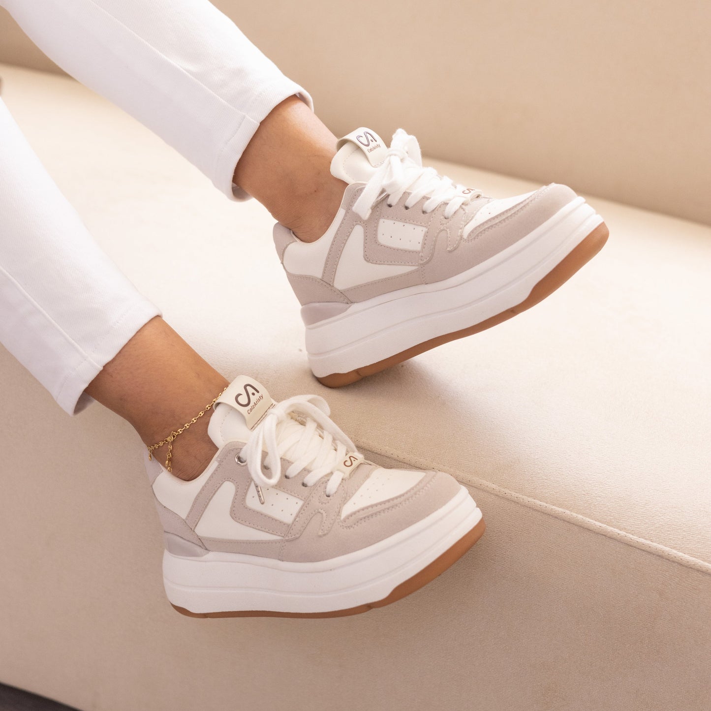 Zapatos De Mujer CalzAristy ABBI Blanco Gris - Estilo Moderno