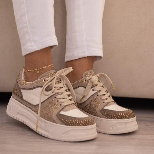 Zapatos De Mujer CalzAristy GLAM Beige – Sofisticación con un Toque Dorado