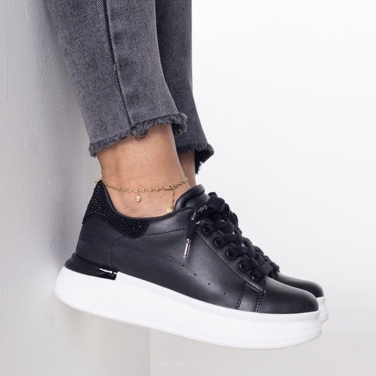 Zapatillas Negras AITANA con plataforma cómoda y diseño urbano | Calzaristy