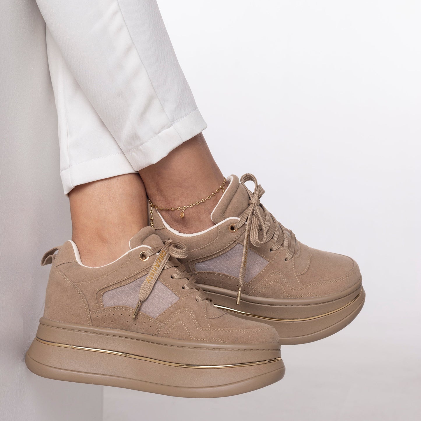 Tenis plataforma camel MARTINA | Calzaristy – Comodidad, altura y estilo para mujer