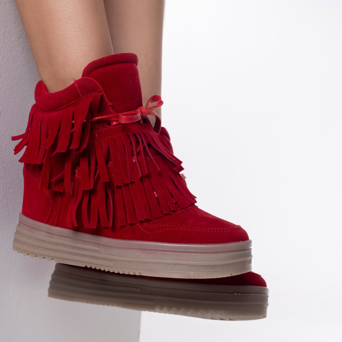 Botines tipo tenis color rojo con flecos AURA | CalzAristy – Estilo mo