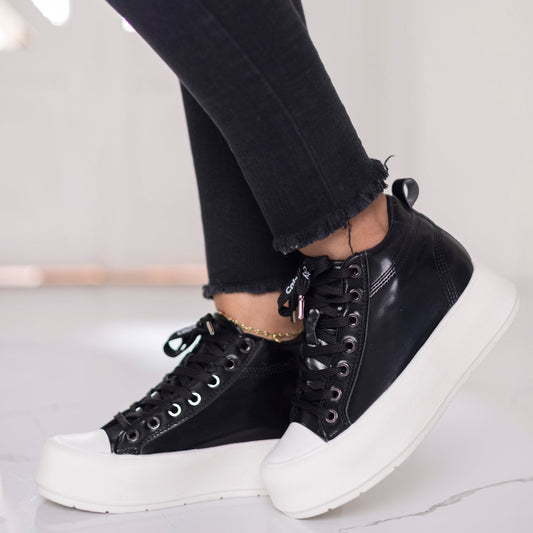 Tenis plataforma LARA en color negro para mujer