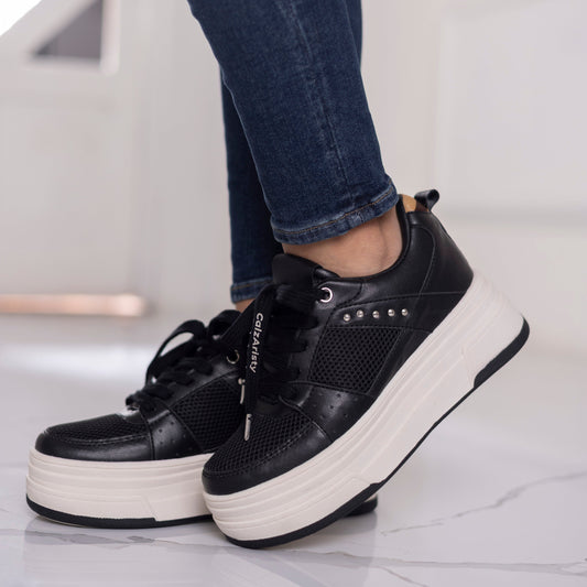 Tenis plataforma negros CAROL | Calzaristy – Estilo, altura y confort para mujer