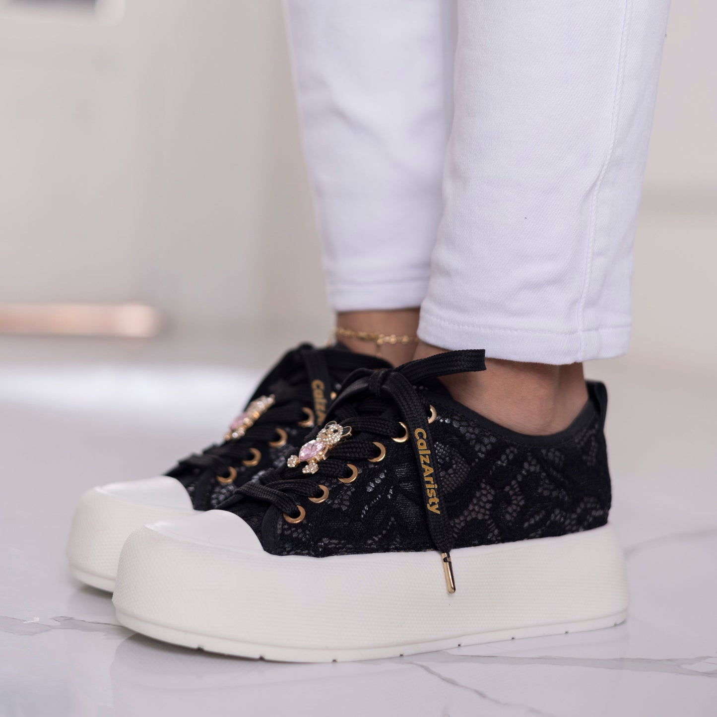 Tenis plataforma ELENA en color negro para mujer – CalzAristy