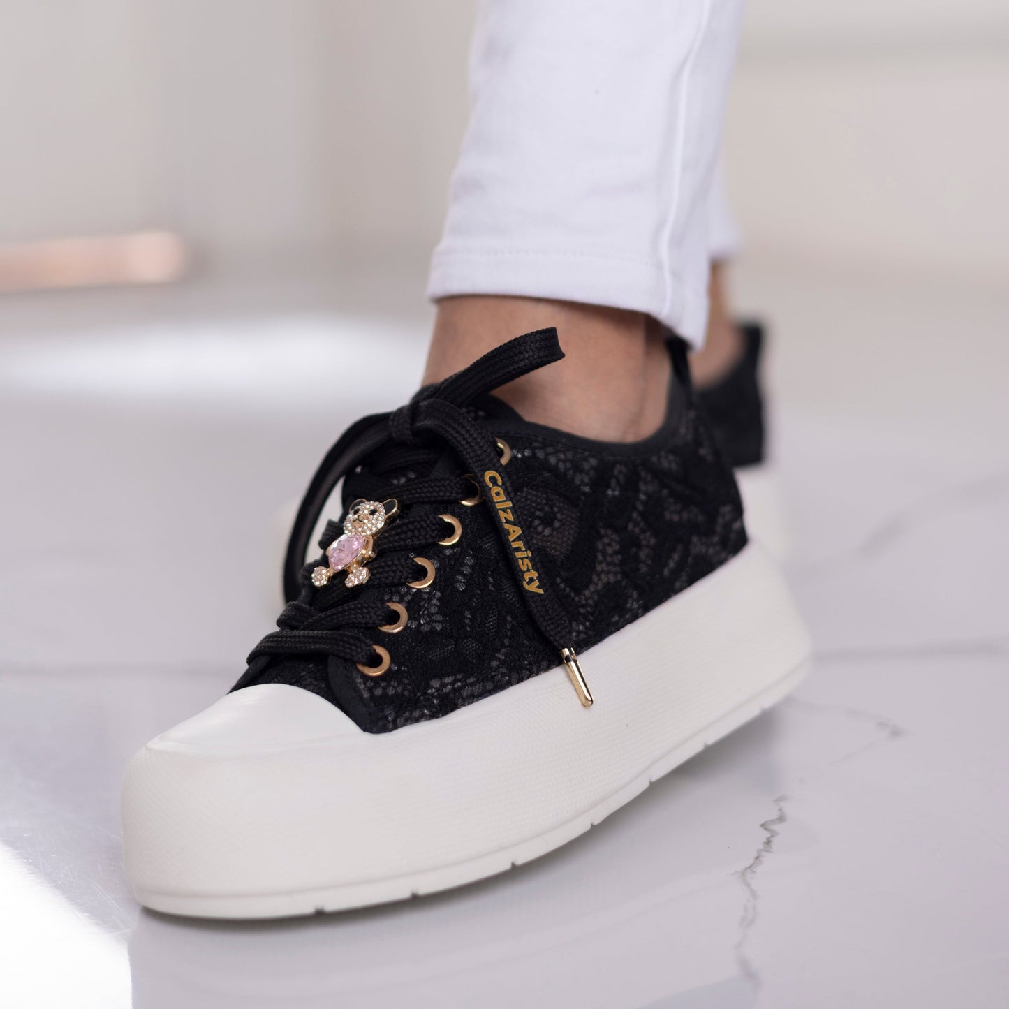 Tenis plataforma ELENA en color negro para mujer – CalzAristy