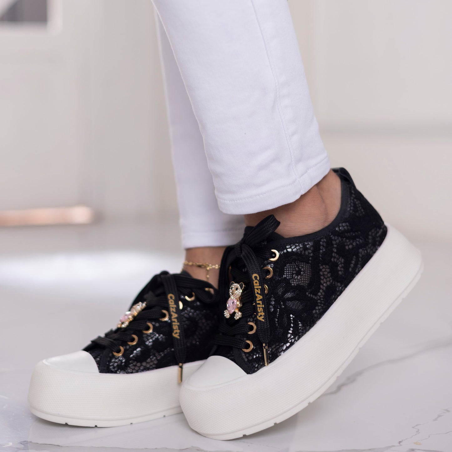 Tenis plataforma ELENA en color negro para mujer – CalzAristy