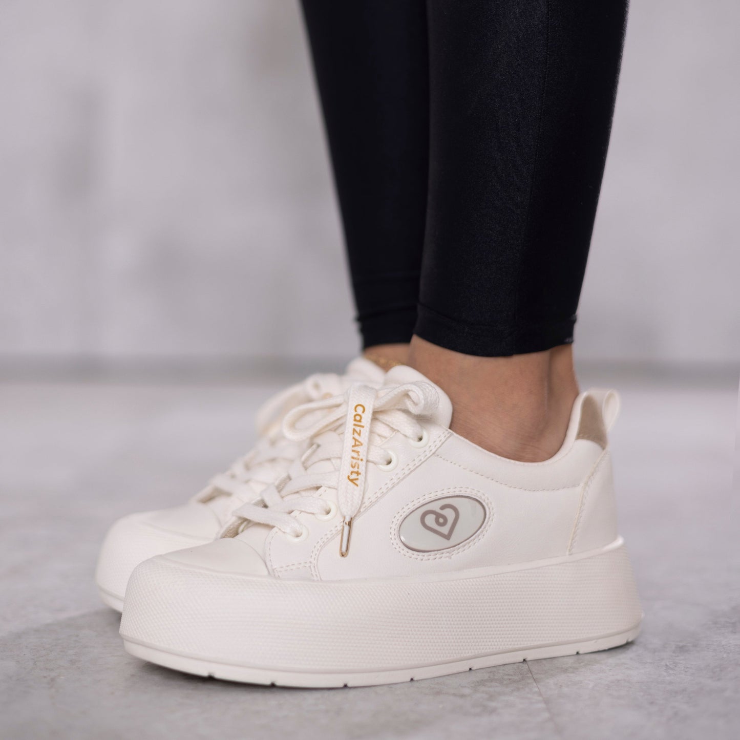 Tenis plataforma SOLEI en color beige para mujer – Calzaristy