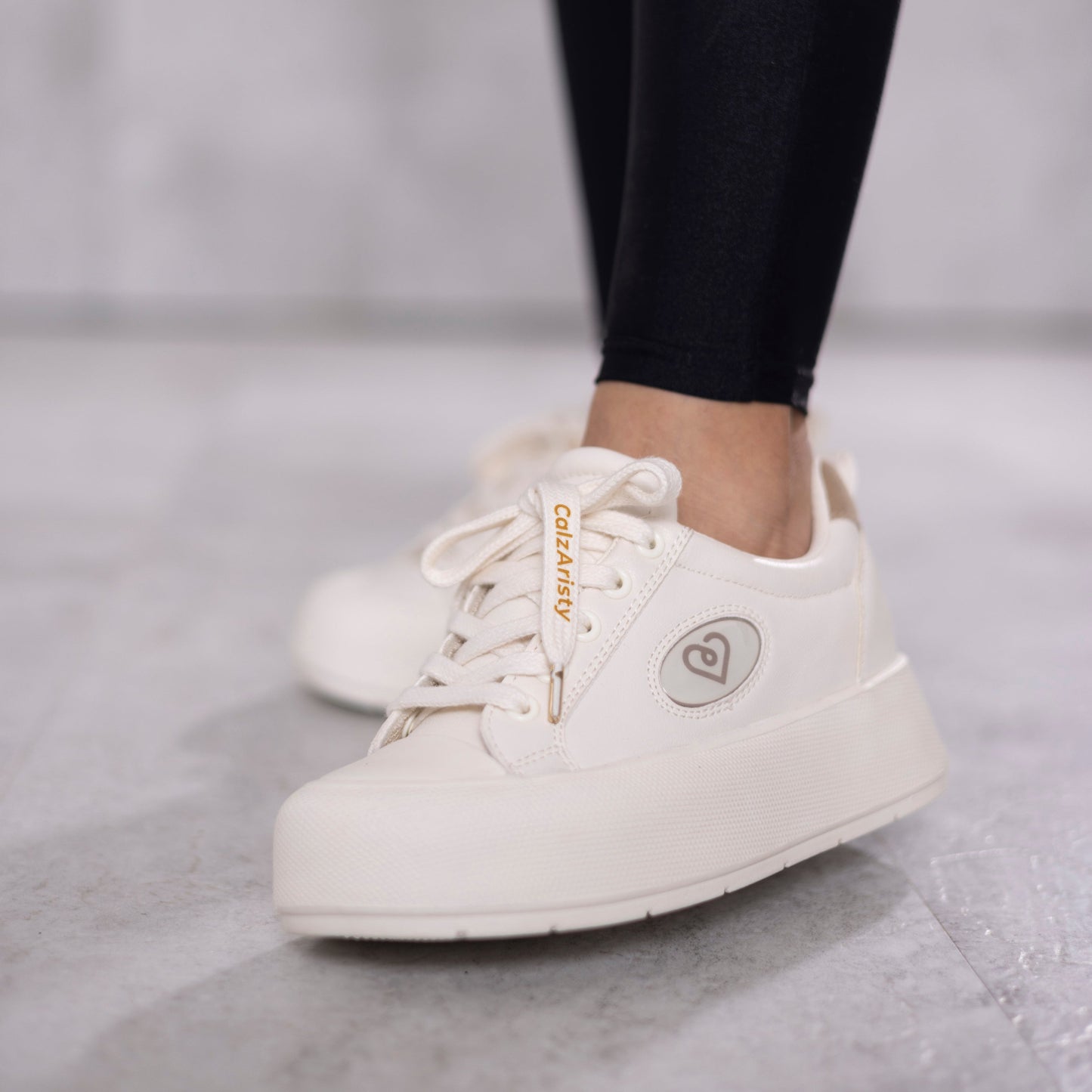 Tenis plataforma SOLEI en color beige para mujer – Calzaristy