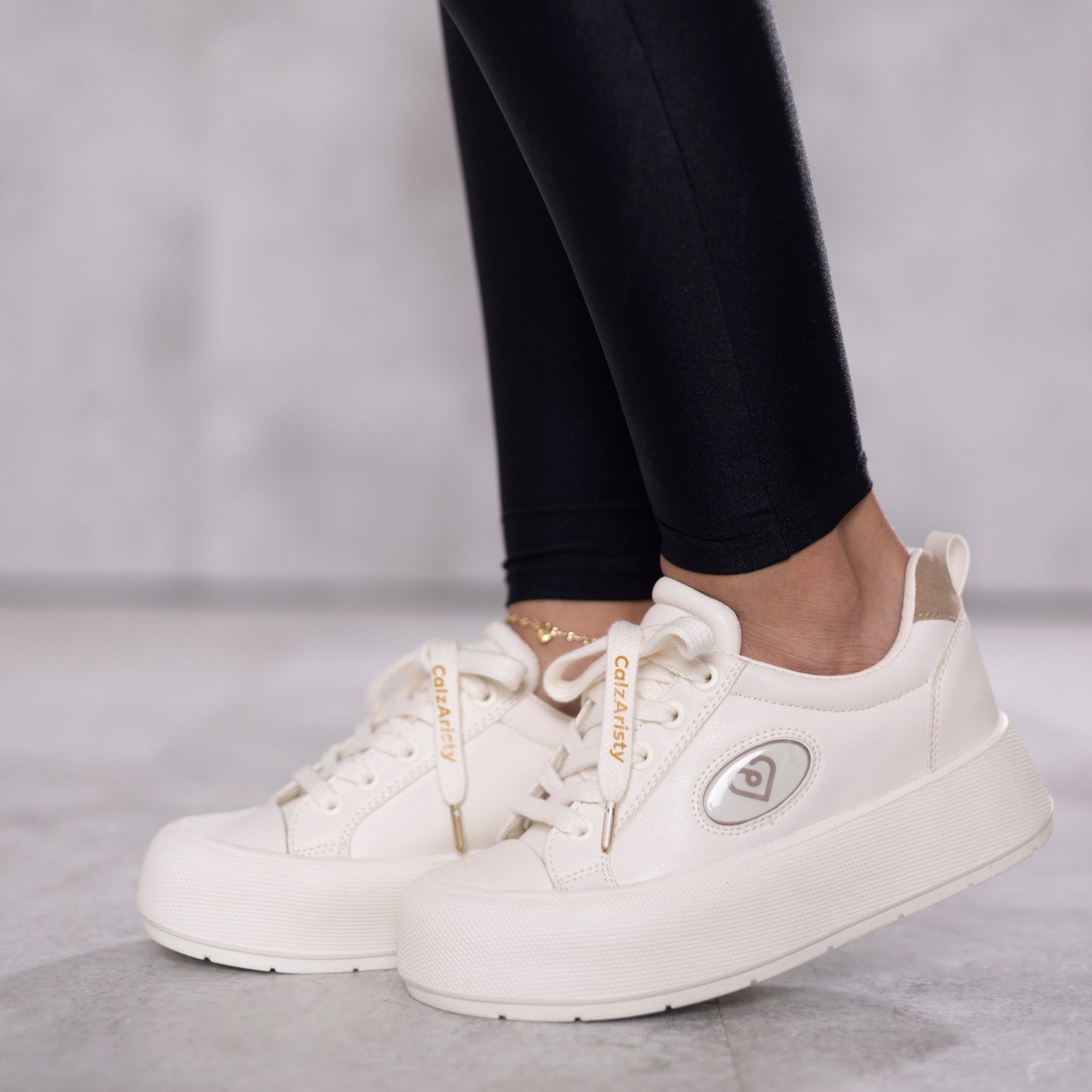 Tenis plataforma SOLEI en color beige para mujer – Calzaristy