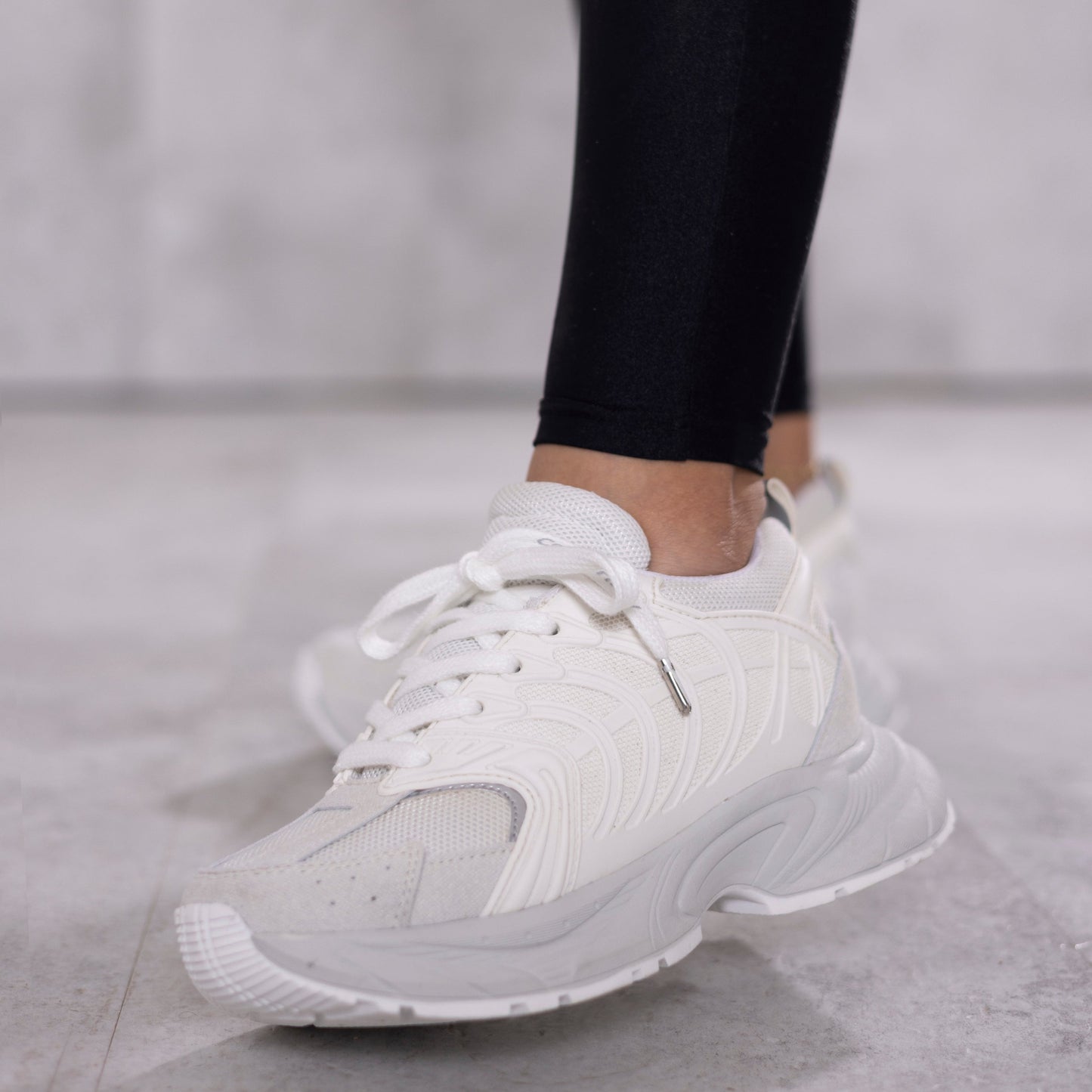 Zapatos FLAVIA Blancos para Mujer | Estilo Urbano y Confort Diario – Calzaristy