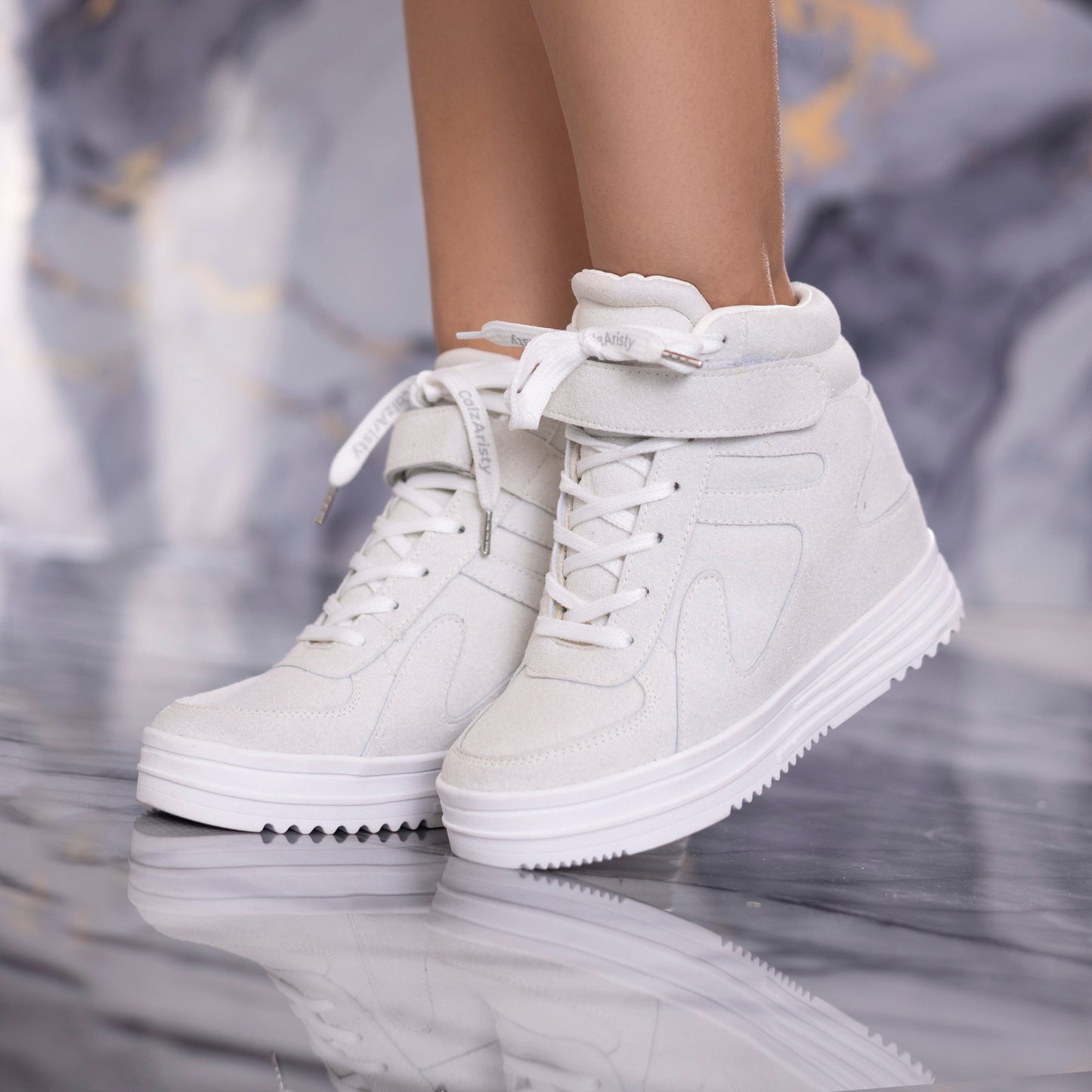 Botines tipo tenis LUCIANA color Blancos para dama | Estilo, altura y confort – Calzaristy Colombia