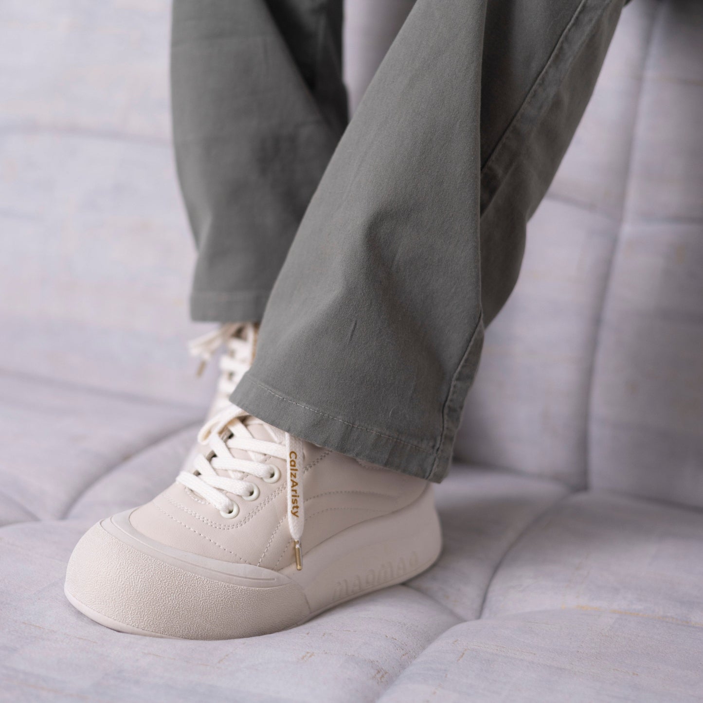 Zapatos MELODY TAUPE para Mujer | Diseño Urbano con Detalles Únicos – Calzaristy