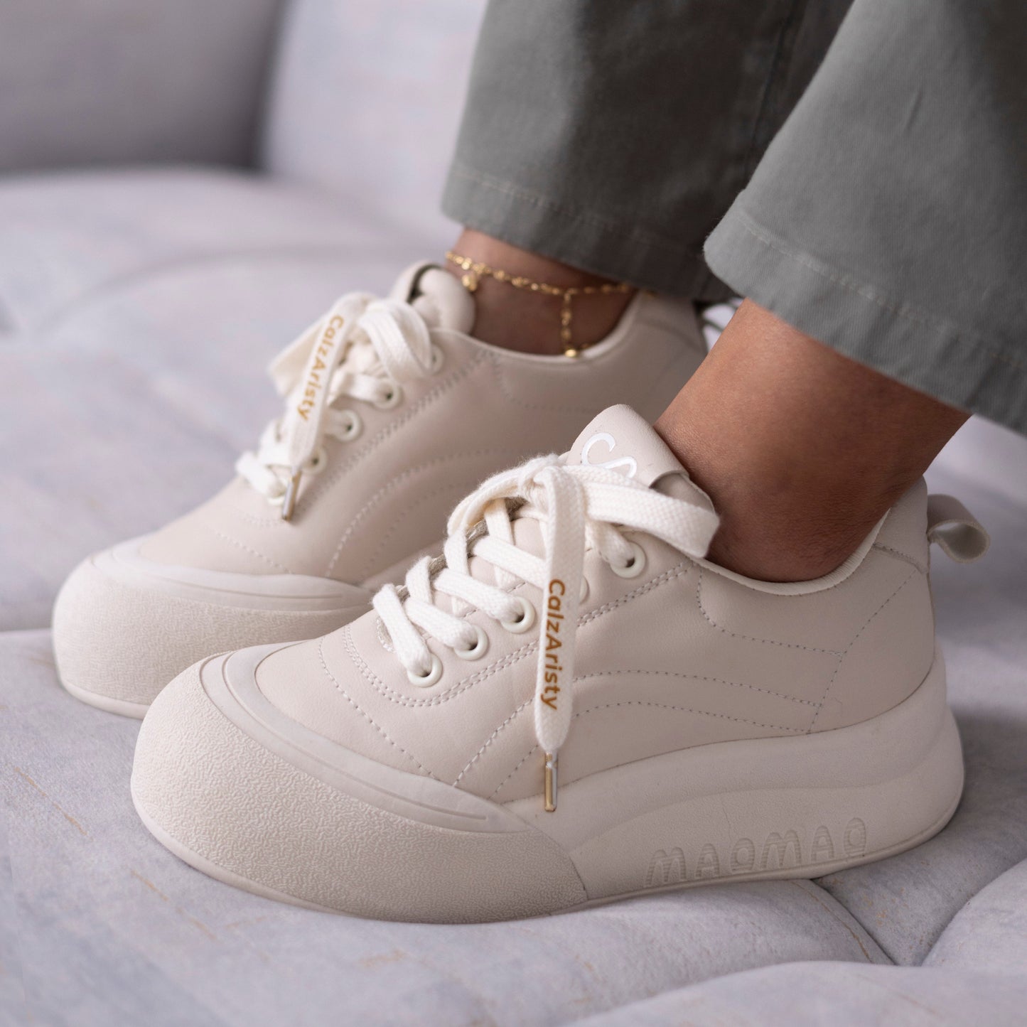 Zapatos MELODY TAUPE para Mujer | Diseño Urbano con Detalles Únicos – Calzaristy