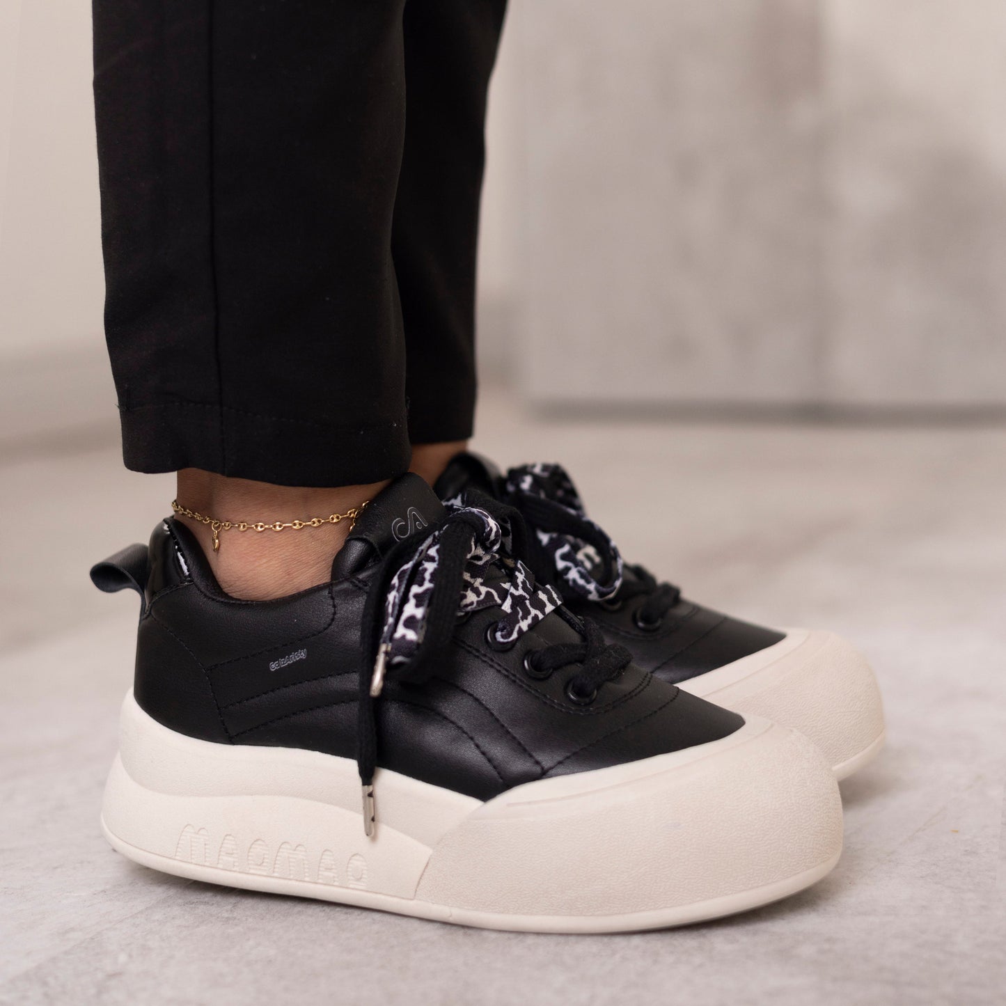 Zapatos MELODY Negros para Mujer | Diseño Urbano con Detalles Únicos – Calzaristy