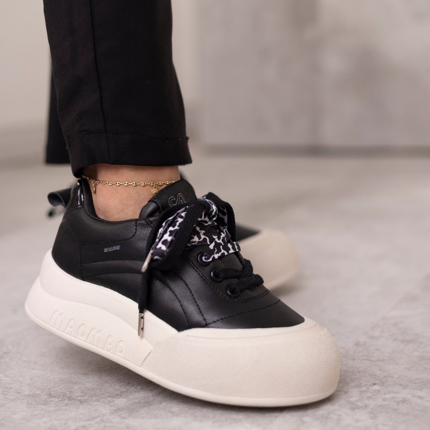 Zapatos MELODY Negros para Mujer | Diseño Urbano con Detalles Únicos – Calzaristy