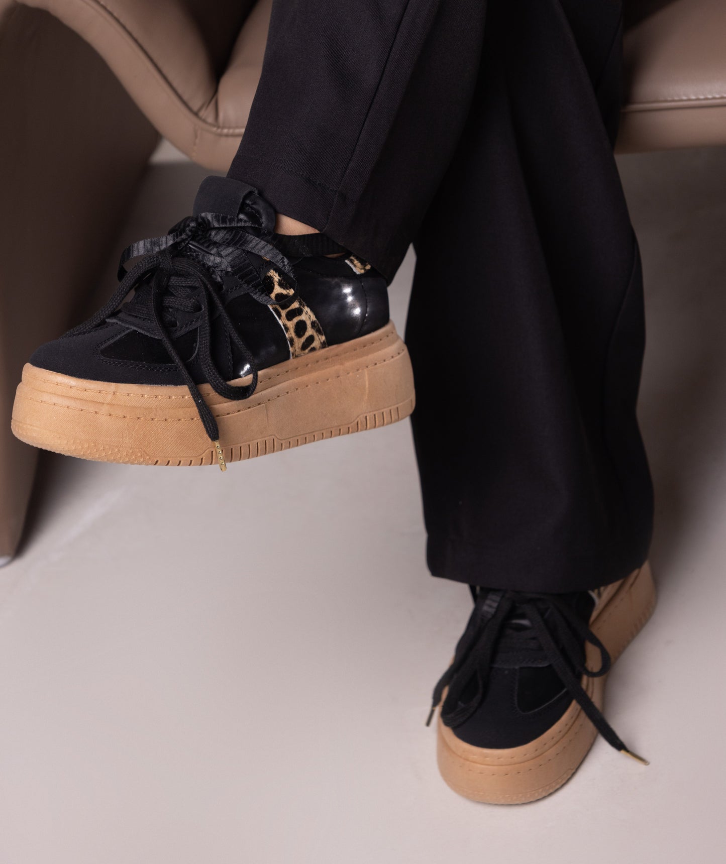 Tenis casuales con detalles en animal print MADISON