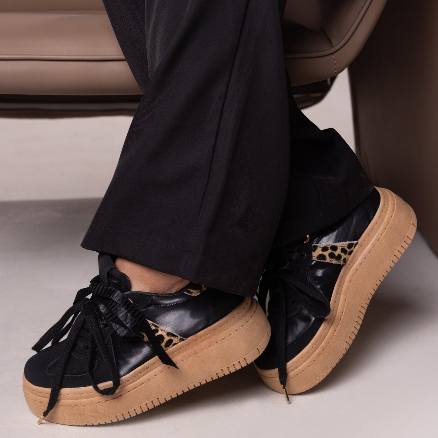 Tenis casuales con detalles en animal print MADISON