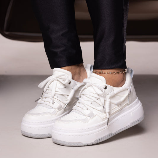 Tenis casuales con doble cordón y diseño elaborado Pía Blanco