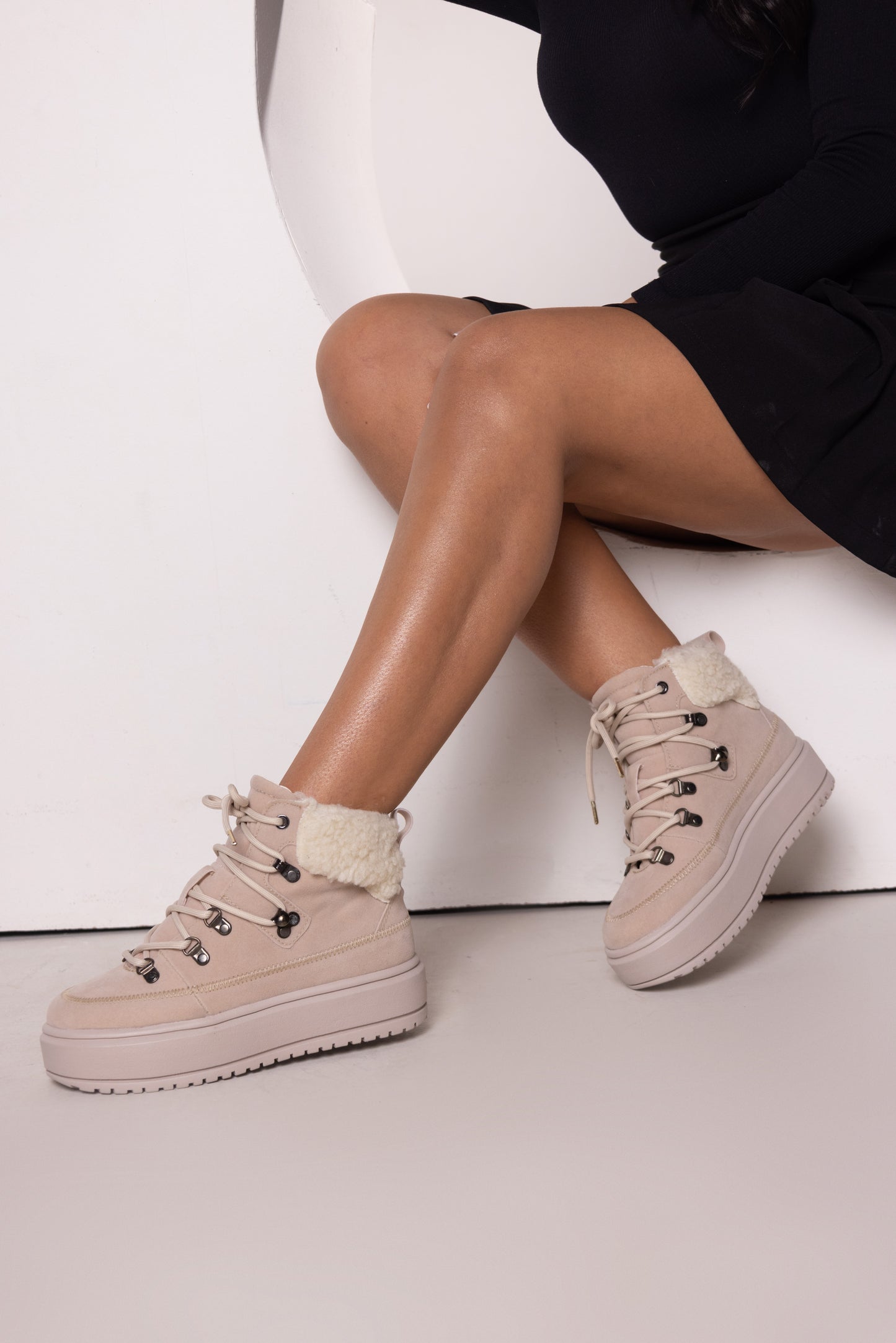 Botines De Mujer CalzAristy COVENTRY Beige– Estilo Outdoor con Calidez Sofisticada